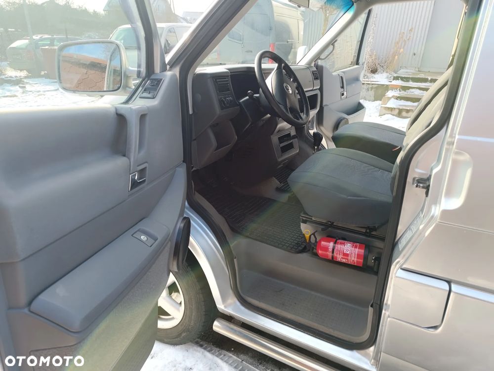 Volkswagen Multivan - 7