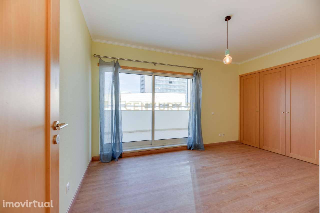 T4 Premium com Suíte, Terraço e Estacionamento em Oeiras - Grande imagem: 4/28