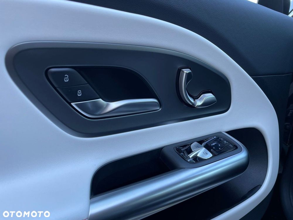 Mercedes-Benz CLA - 12