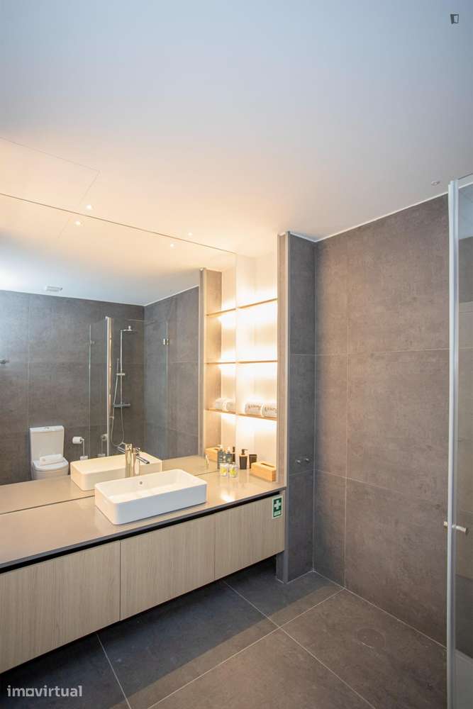 Apartamento com 1 quartos - localizado em Sé Porto - Grande imagem: 3/21