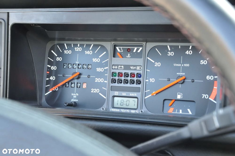 Volkswagen Golf 1.6 CL - 11