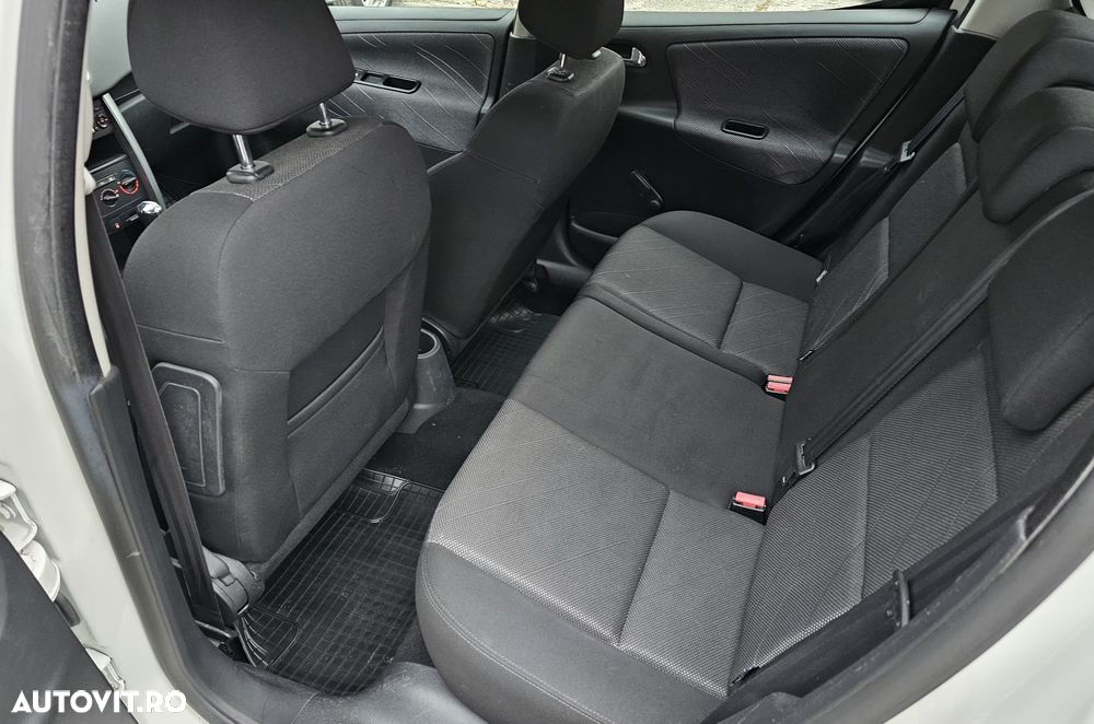 Peugeot 207 - 11