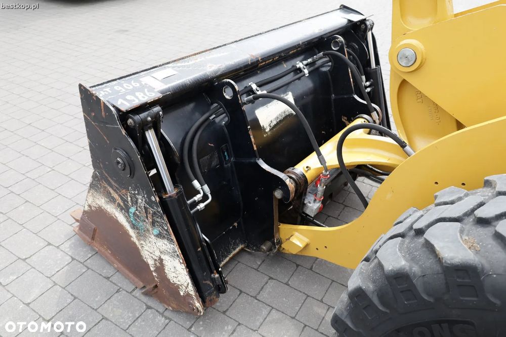 Caterpillar CAT 906M - 19