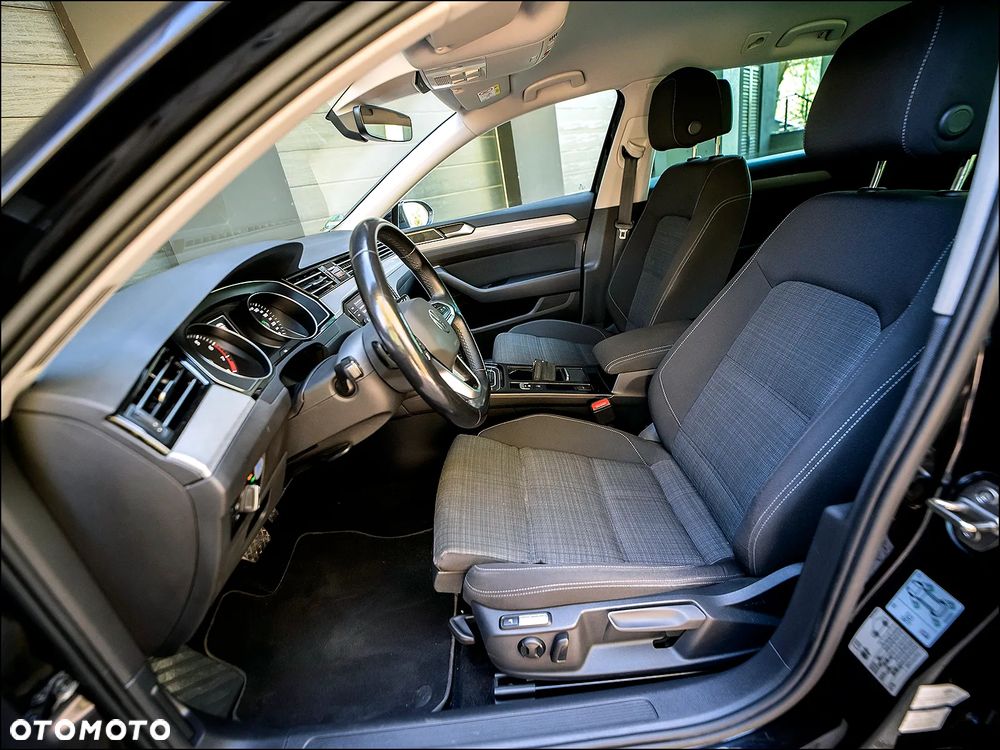 Volkswagen Passat - 15