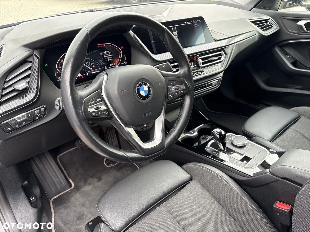 BMW Seria 2 218i sport - 11