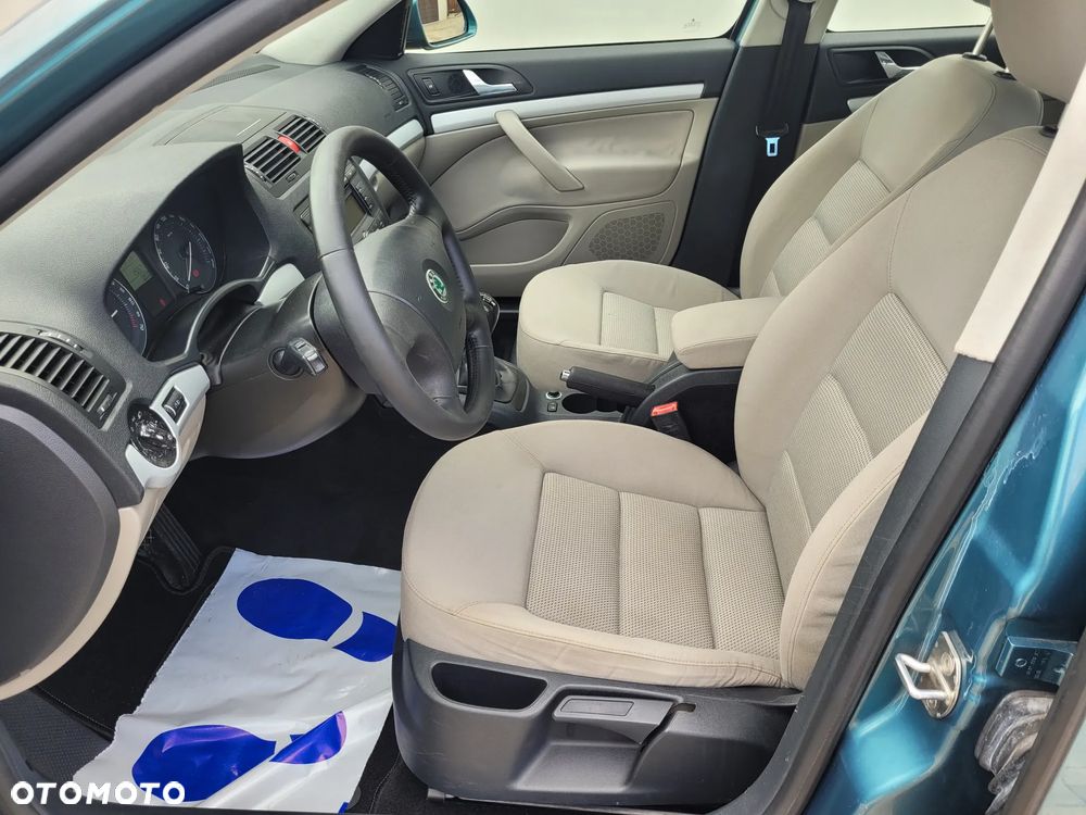 Skoda Octavia 1.6 Ambiente - 14
