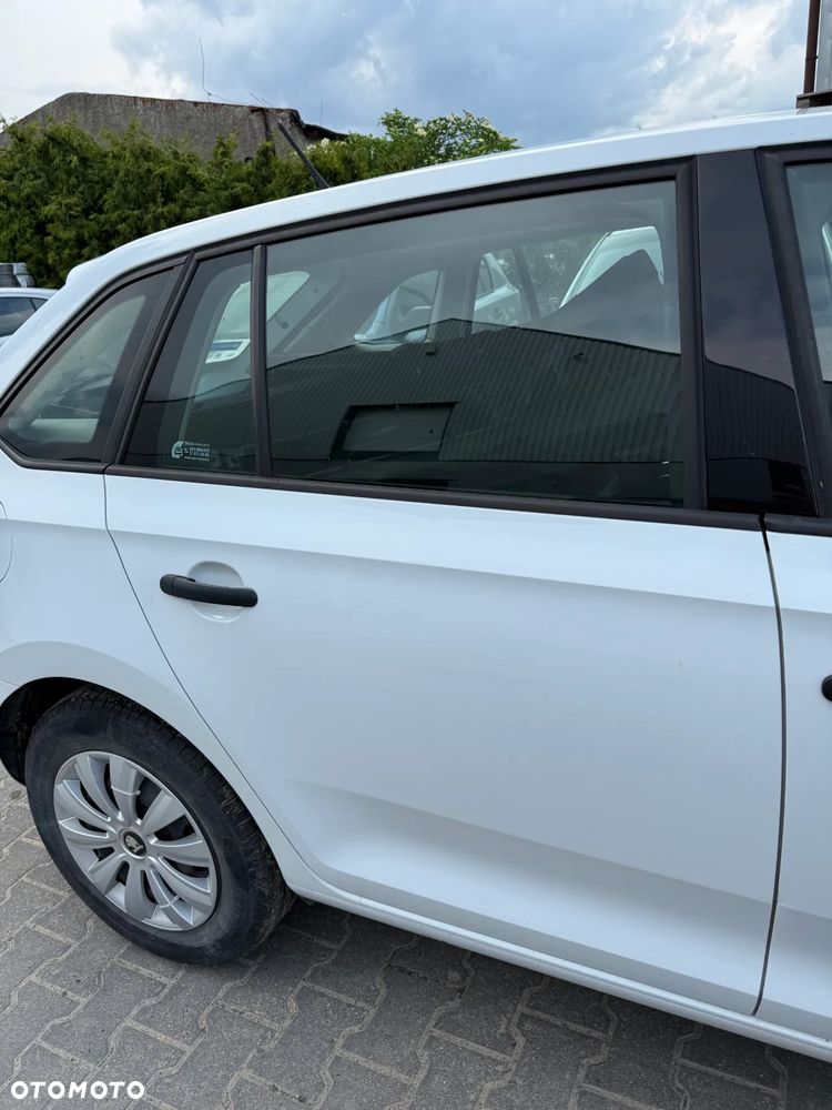 SKODA RAPID SPACEBACK LS9R DRZWI PRAWE TYŁ TYLNE KOMPLETNE W KOLOR