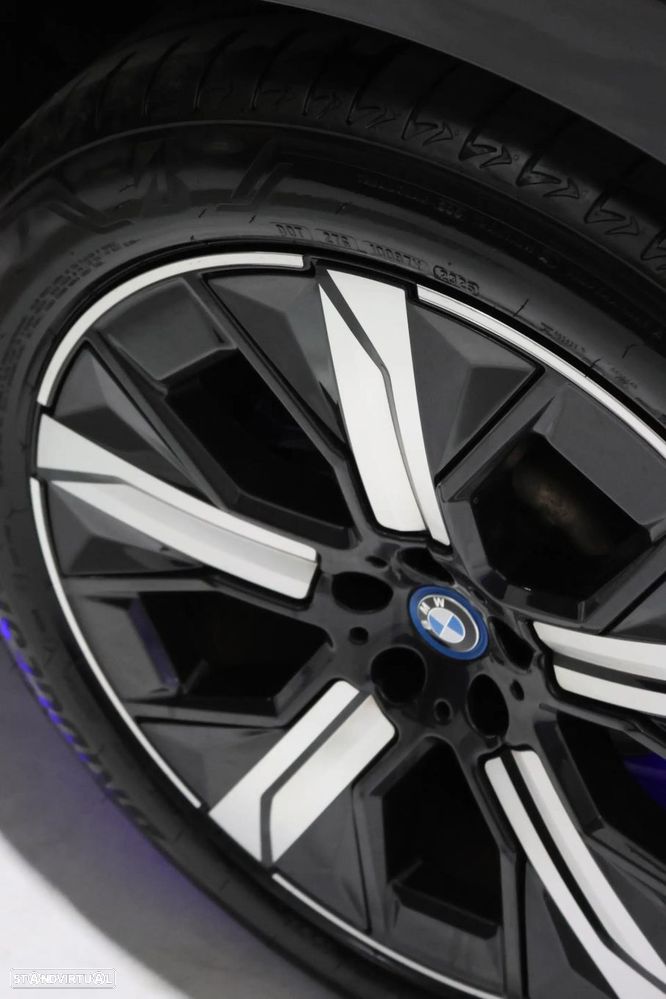 BMW iX xDrive 40 Pack Desportivo - 23