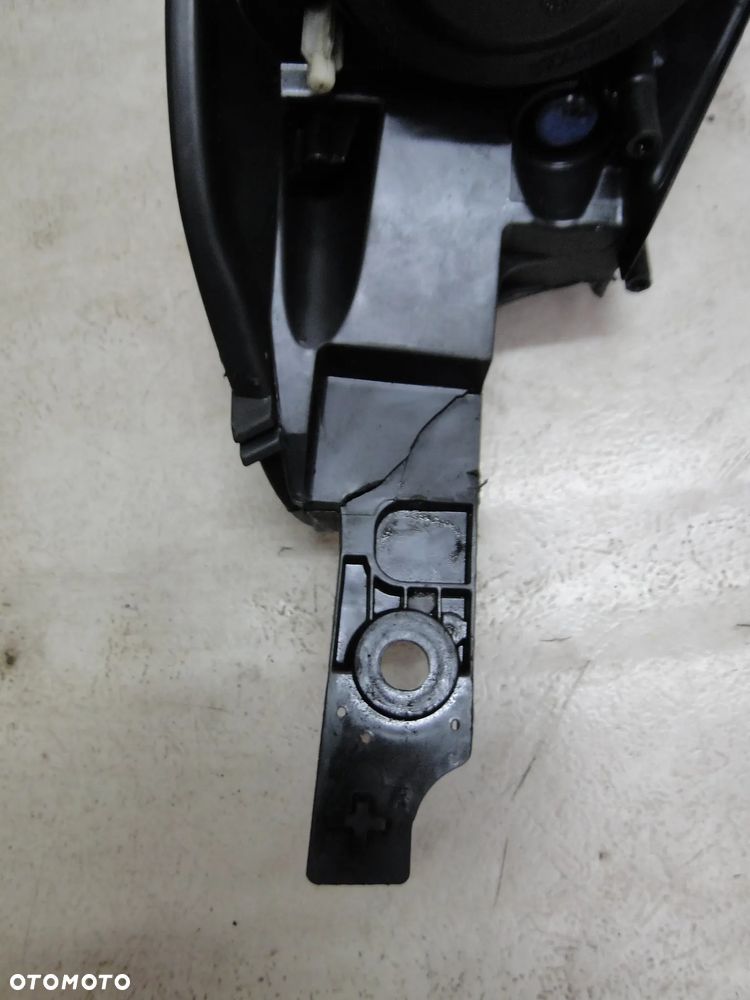 PEUGEOT 2008 I LAMPA PRAWA PRZÓD PRZEDNIA EUROPA - 13