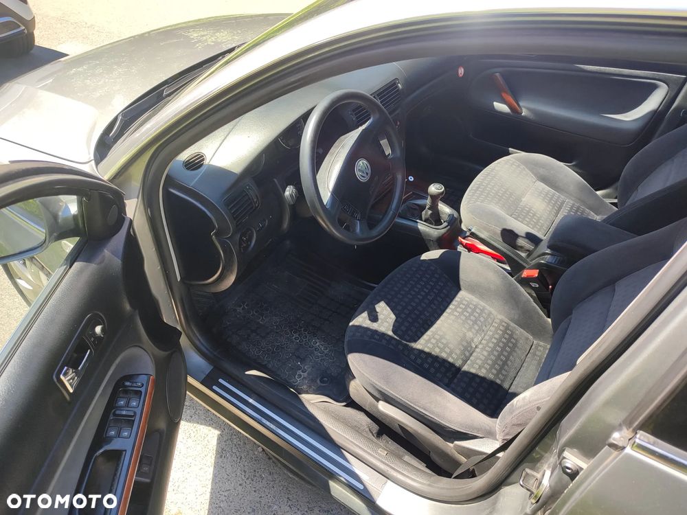Volkswagen Passat 1.9 TDI Comfortline - 6