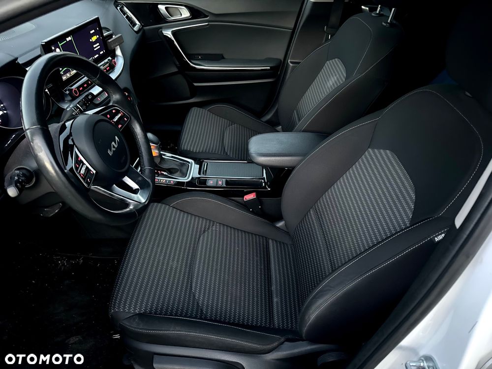 Kia Ceed 1.6 CRDi Eco-Dynamics+(48V Mild-Hybr.) DCT7 Spirit - 10