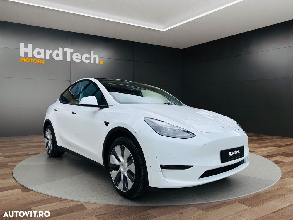 Tesla Model Y - 1