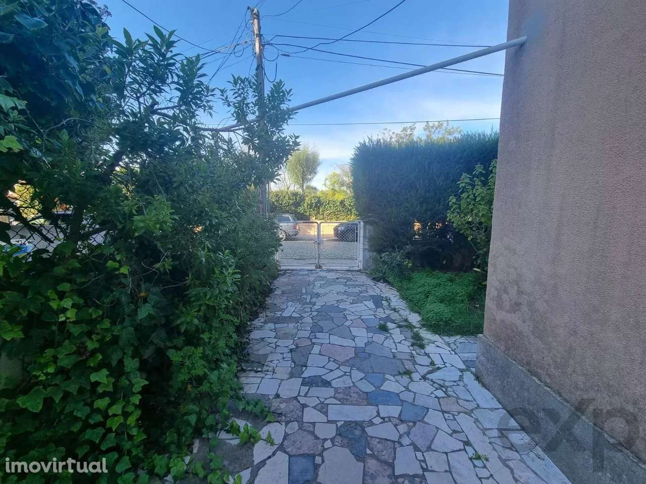 Prédio com 3 apartamentos T2, com Terraço e Jardim na Costa da Caparic - Grande imagem: 3/41