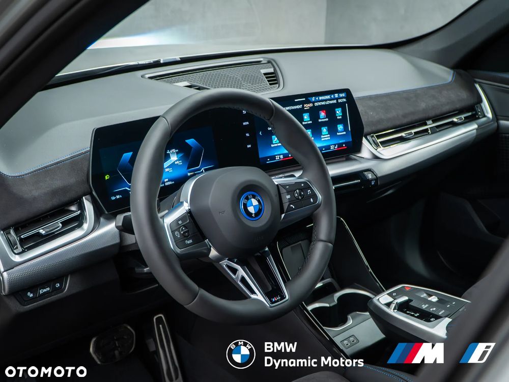 BMW iX1 eDrive20 M Sportpaket - 19