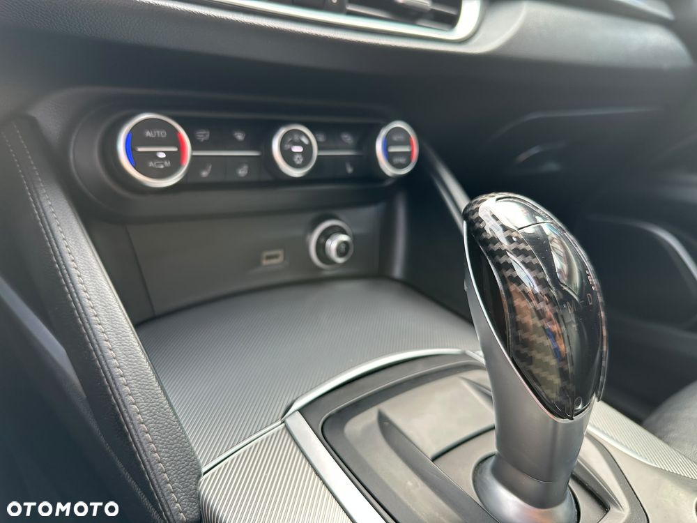 Alfa Romeo Stelvio 2.0 Turbo TI Q4 - 10