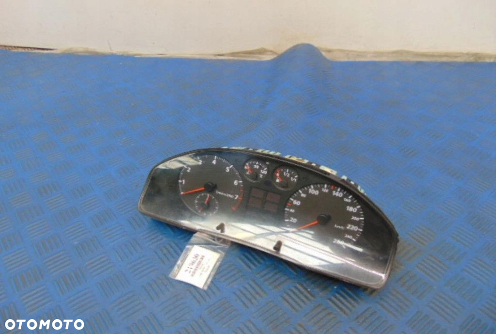 AUDI A4 B6 1.6B LICZNIK PRZEBIEG NIE ZNANY 88311225 - 2