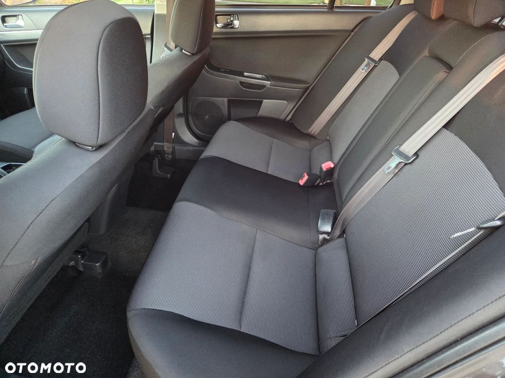 Mitsubishi Lancer - 10