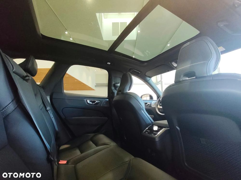 Volvo XC 60 B5 B AWD Ultimate Black Edition - 25