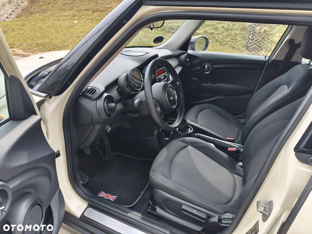 MINI Cooper Standard - 19