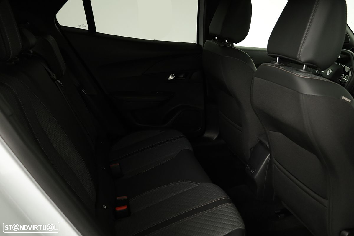 Peugeot 2008 1.2 PureTech Allure EAT8 - 23