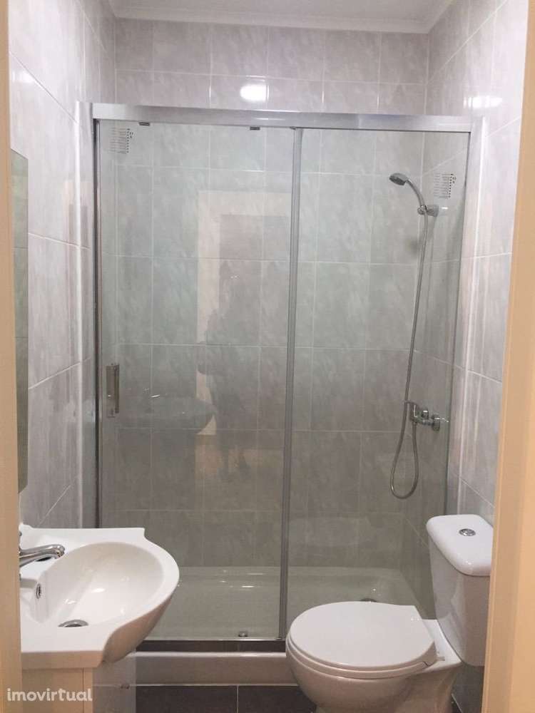 T1, Venteira/Amadora, perto Estação Comboio - Grande imagem: 5/9