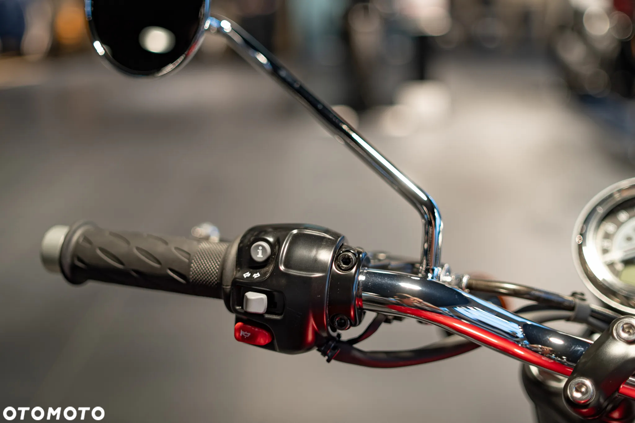 Triumph Bonneville - 12