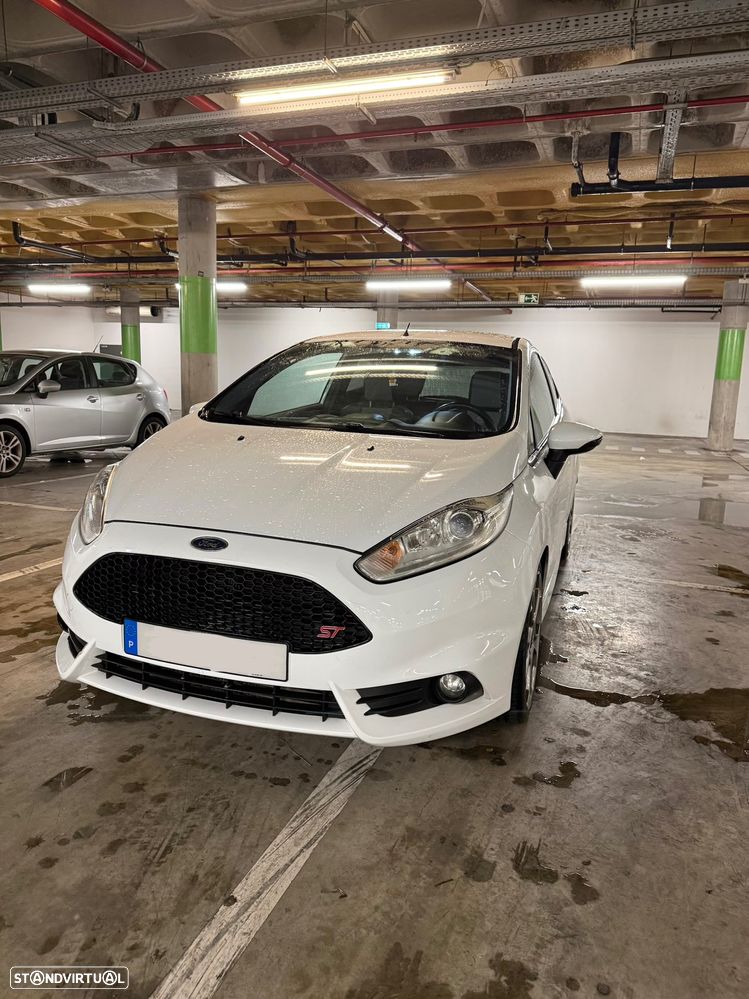 Ford Fiesta 1.6 EcoBoost c/ Pack Pele Desportiva ST - 1