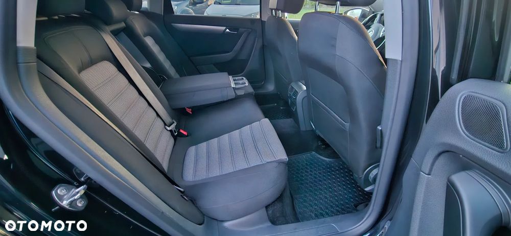 Volkswagen Passat - 12