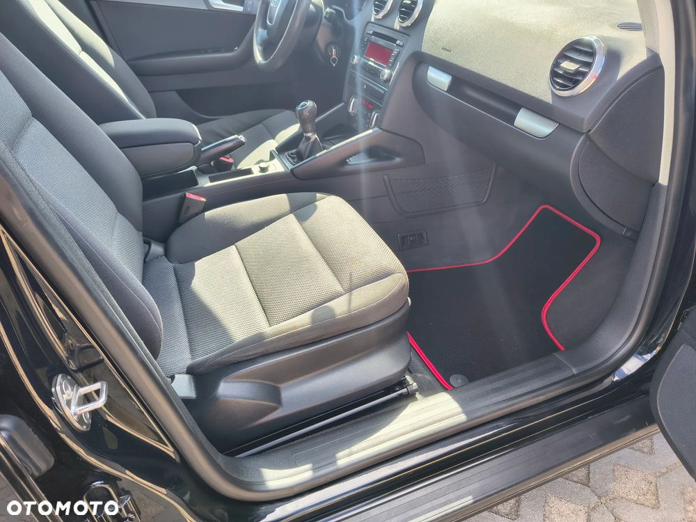 Audi A3 Sportback 1.6 TDI DPF Ambiente - 6