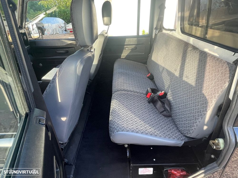 Land Rover Defender - 26
