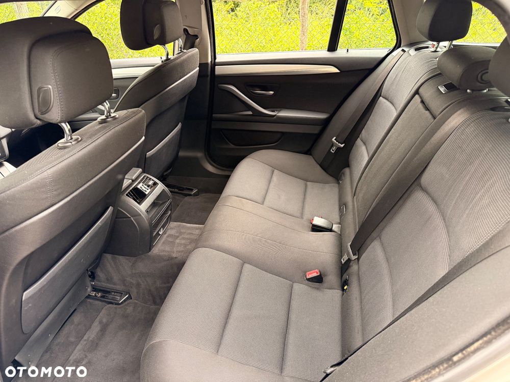 BMW Seria 5 528i - 10