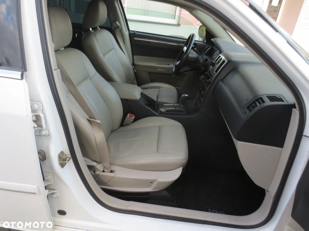 Chrysler 300C - 8