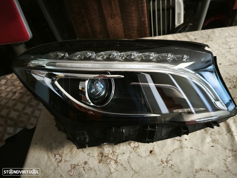 Farol direito bi-xenon LED Mercedes GLA 156