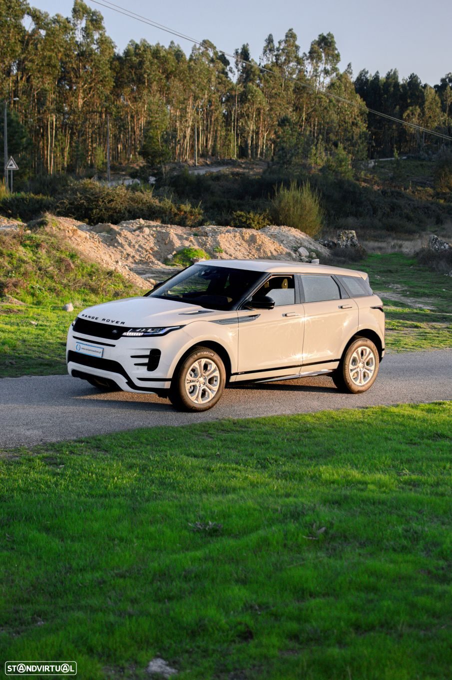 Land Rover Range Rover Evoque 2.0 D150 AWD R-Dynamic Auto - 34