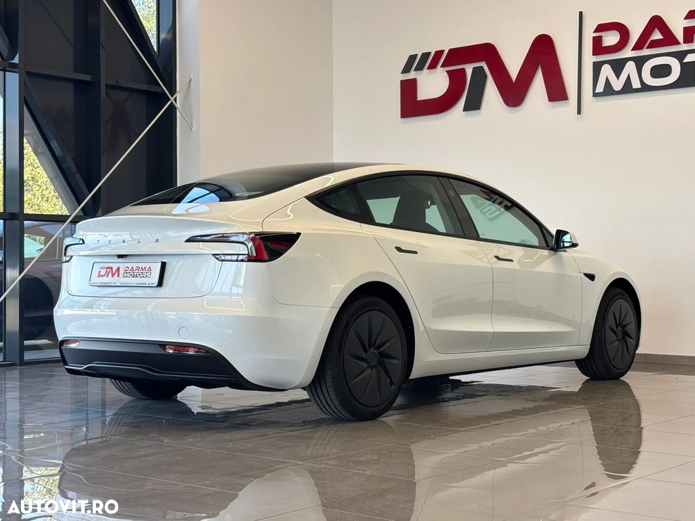 Tesla Model 3 - 4