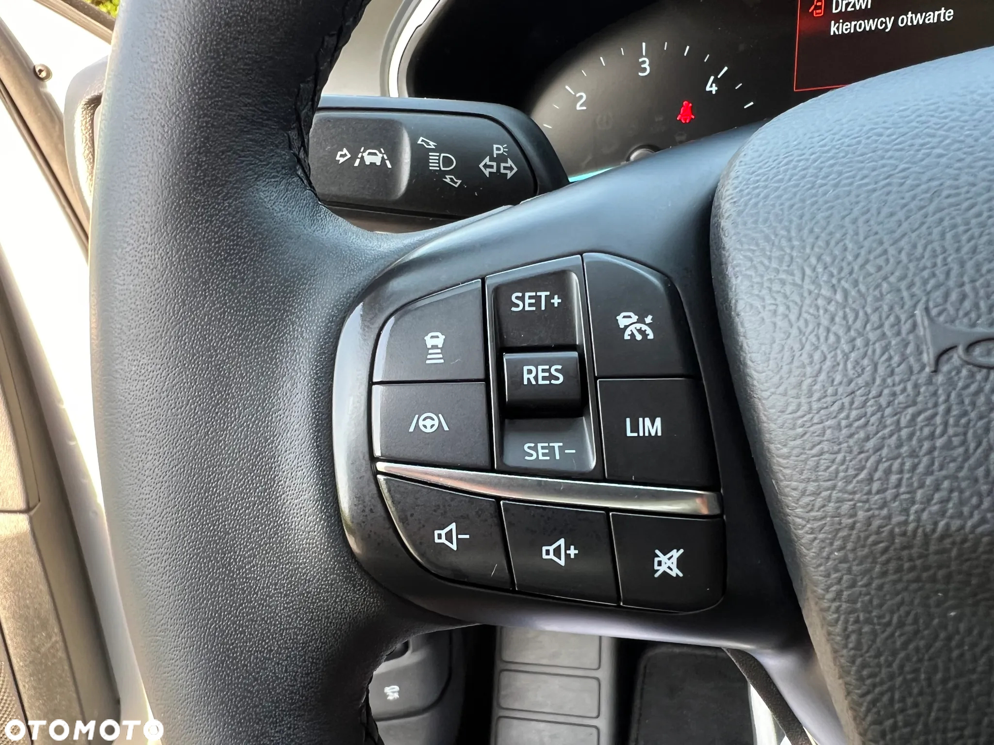 Ford Focus Turnier 1.5 EcoBlue Start-Stopp-System TITANIUM DESIGN - 36