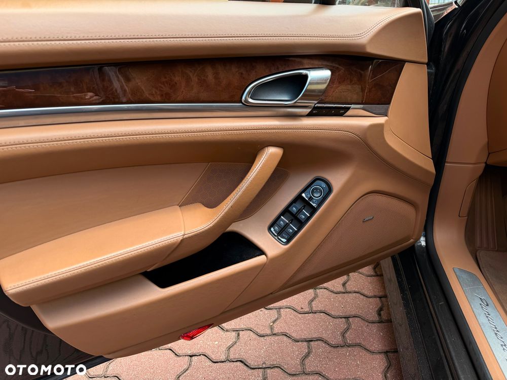 Porsche Panamera 4S - 12