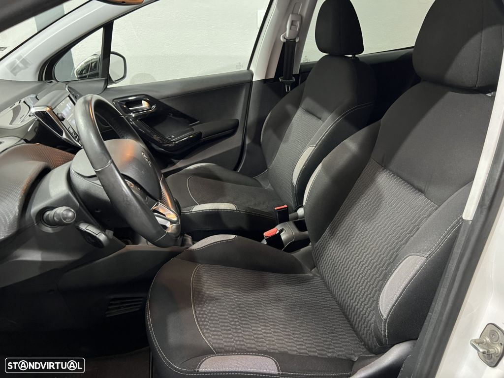 Peugeot 208 1.2 PureTech Style - 18