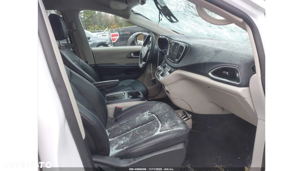 Chrysler Pacifica - 20