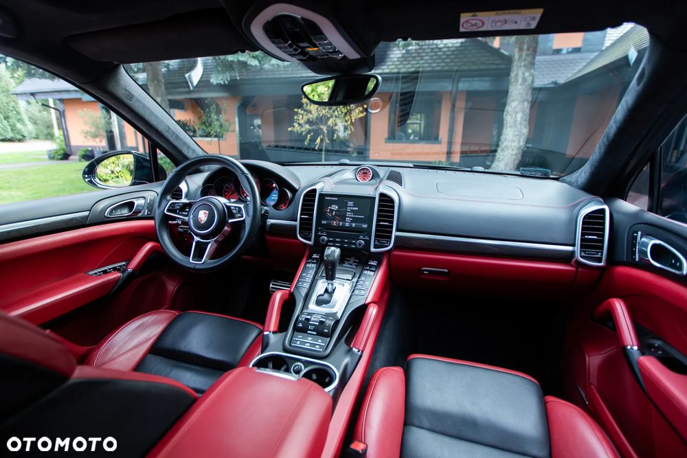 Porsche Cayenne Turbo S - 22