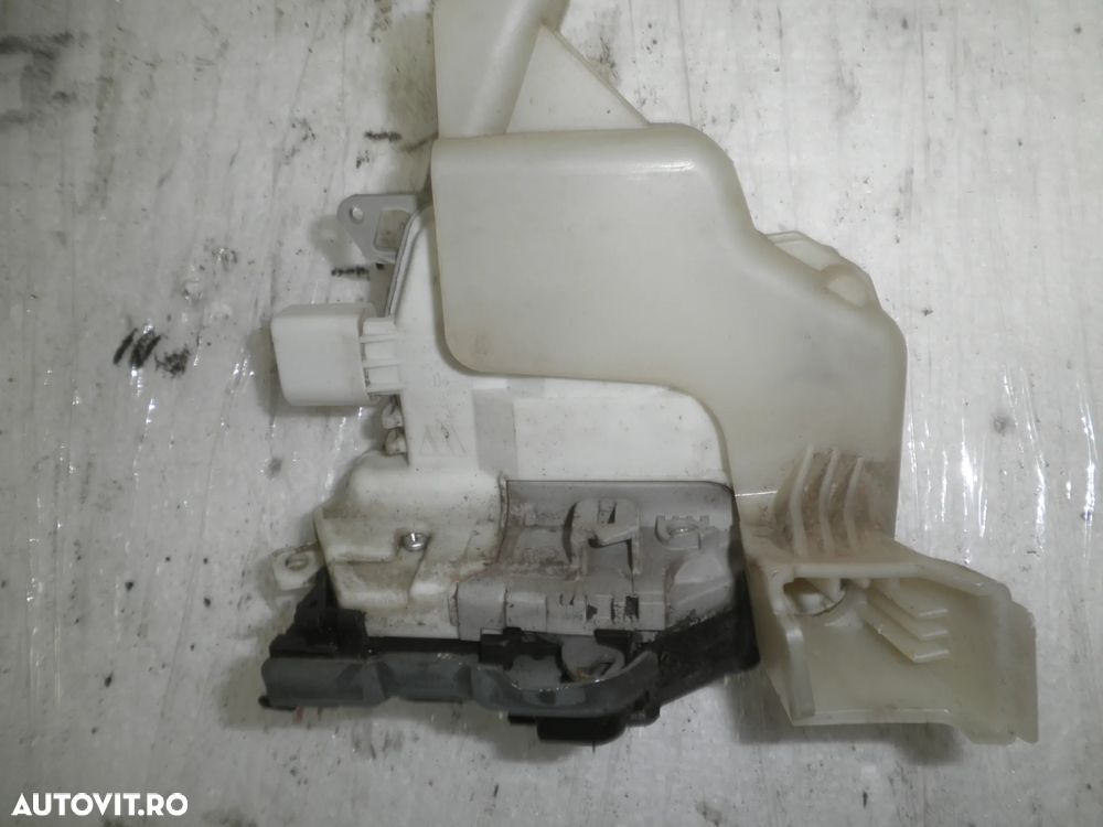 Broasca stanga fata Audi Q3 2016, Audi A4 B9, A6 C7, 8J1837015F