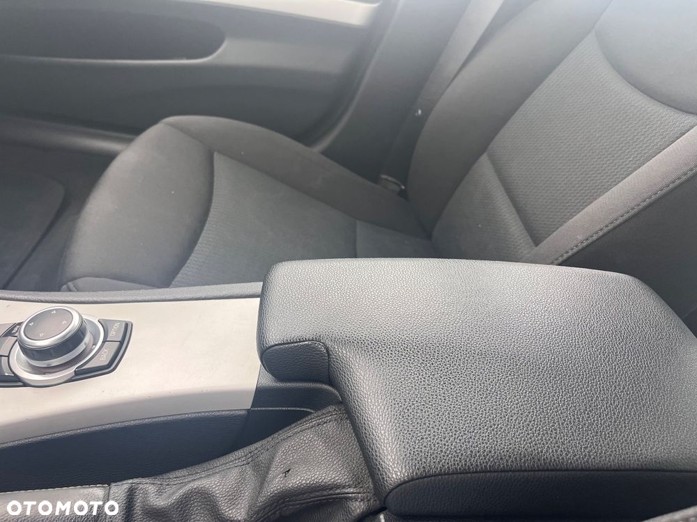 BMW Seria 3 318d - 23