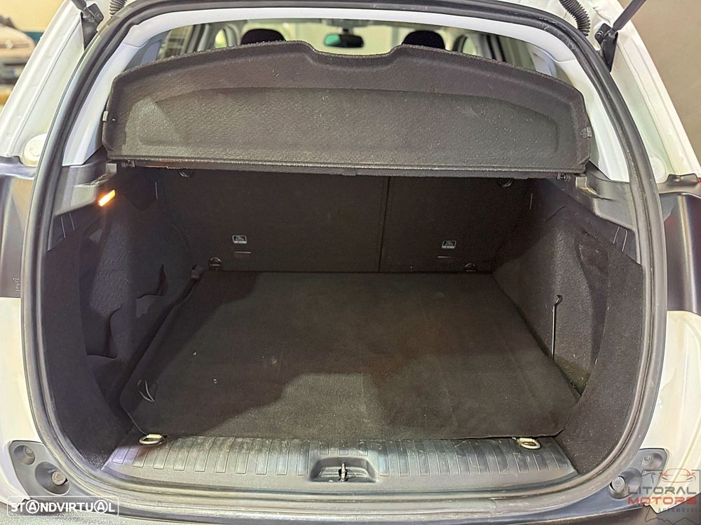 Peugeot 2008 1.2 PureTech Style - 12