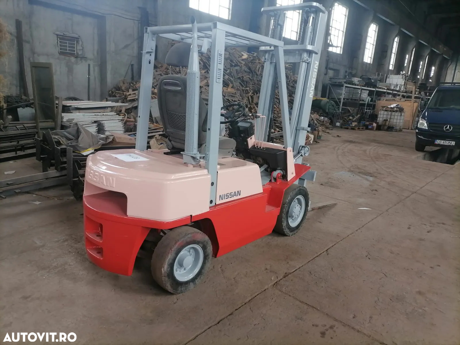 Nissan FJ02A25U - 4