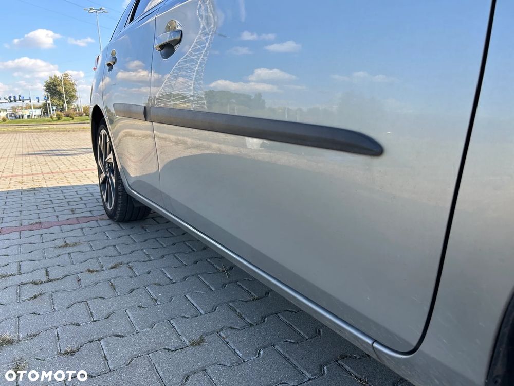 Toyota Auris 1.8 HSD Luna - 26