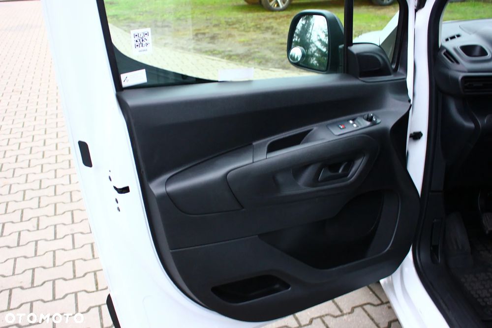 Toyota PROACE CITY BLASZAK 2 OSOBOWY 1.2 D-4T BENZYNA 110KM PEWNE AUTO FV23% - 28