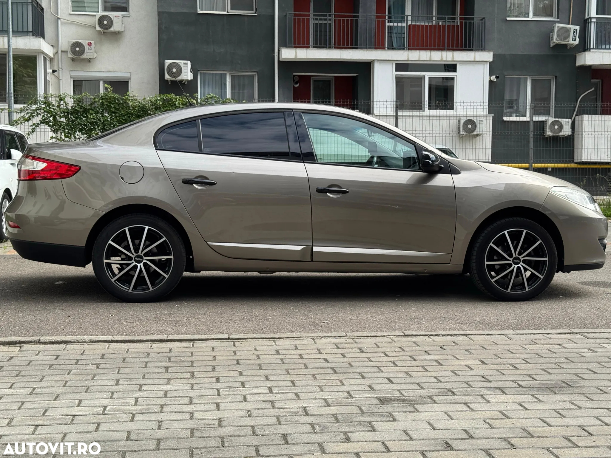 Renault Fluence 1.6 16V Expression - 4
