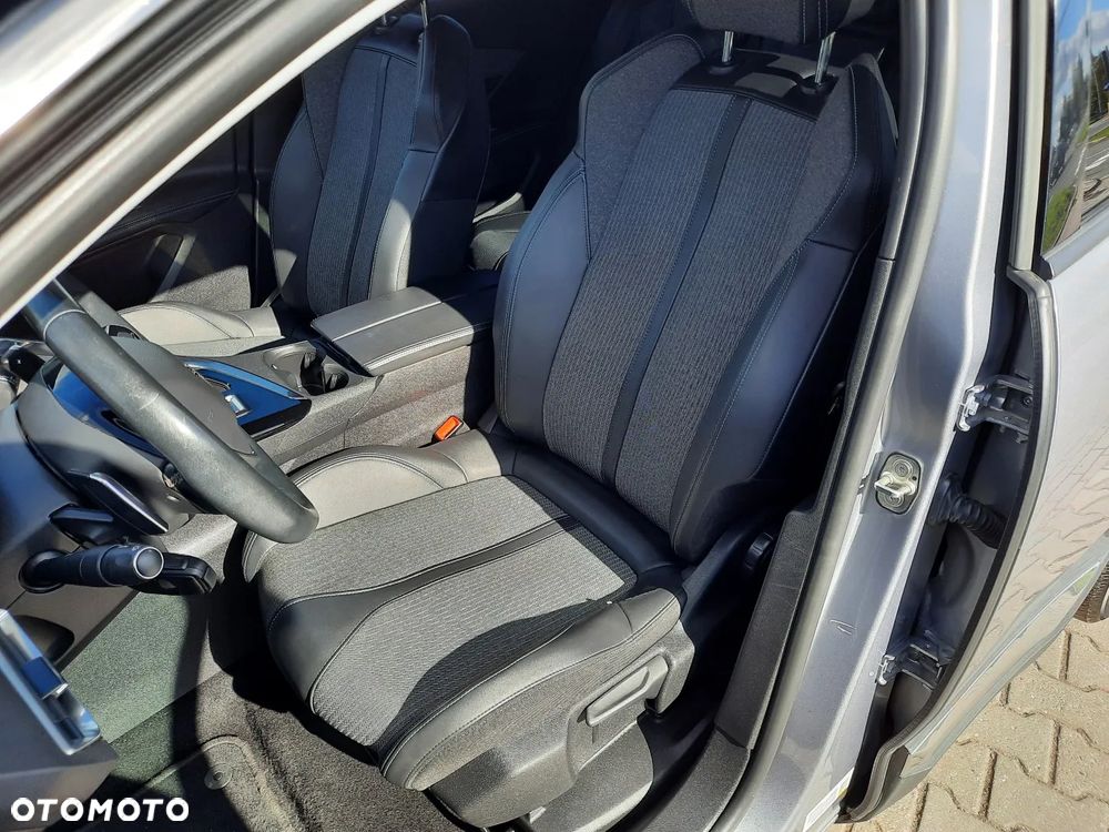 Peugeot 3008 1.5 BlueHDi Road Trip S&S EAT8 - 22