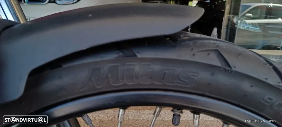 Royal Enfield Himalayan 411 - 11