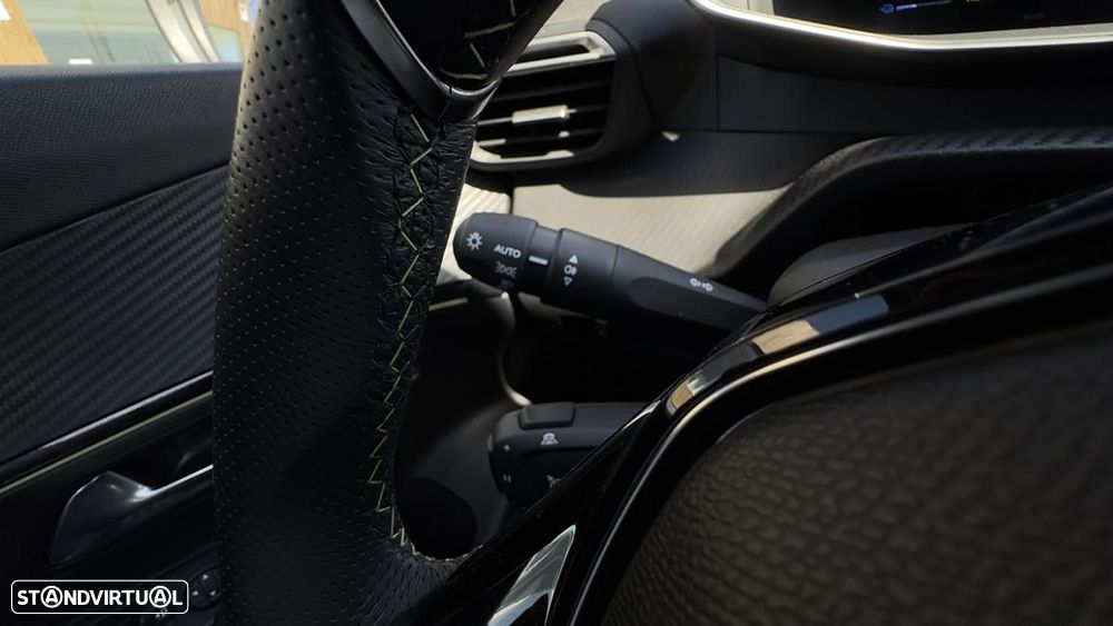 Peugeot e-2008 50 kWh GT - 28